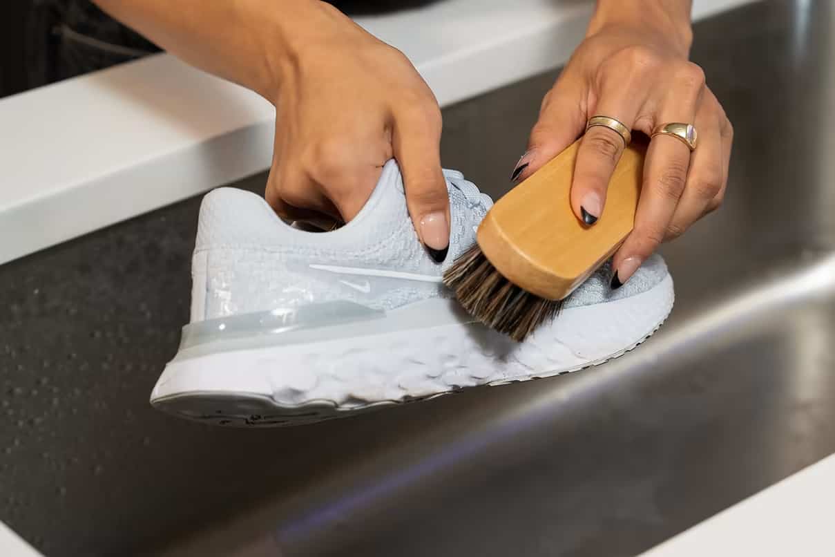 Cómo cuidar y limpiar tus zapatillas de tenis para que duren más